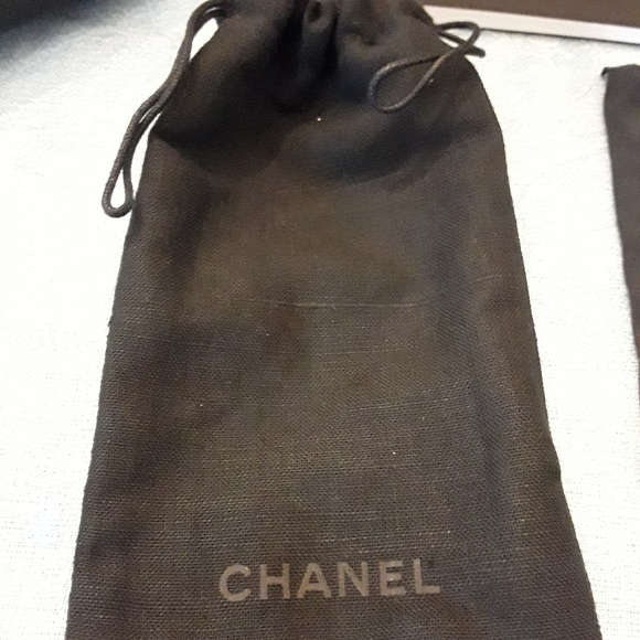 Authentic CHANEL leather case, pouch and box - Picture 6 of 6